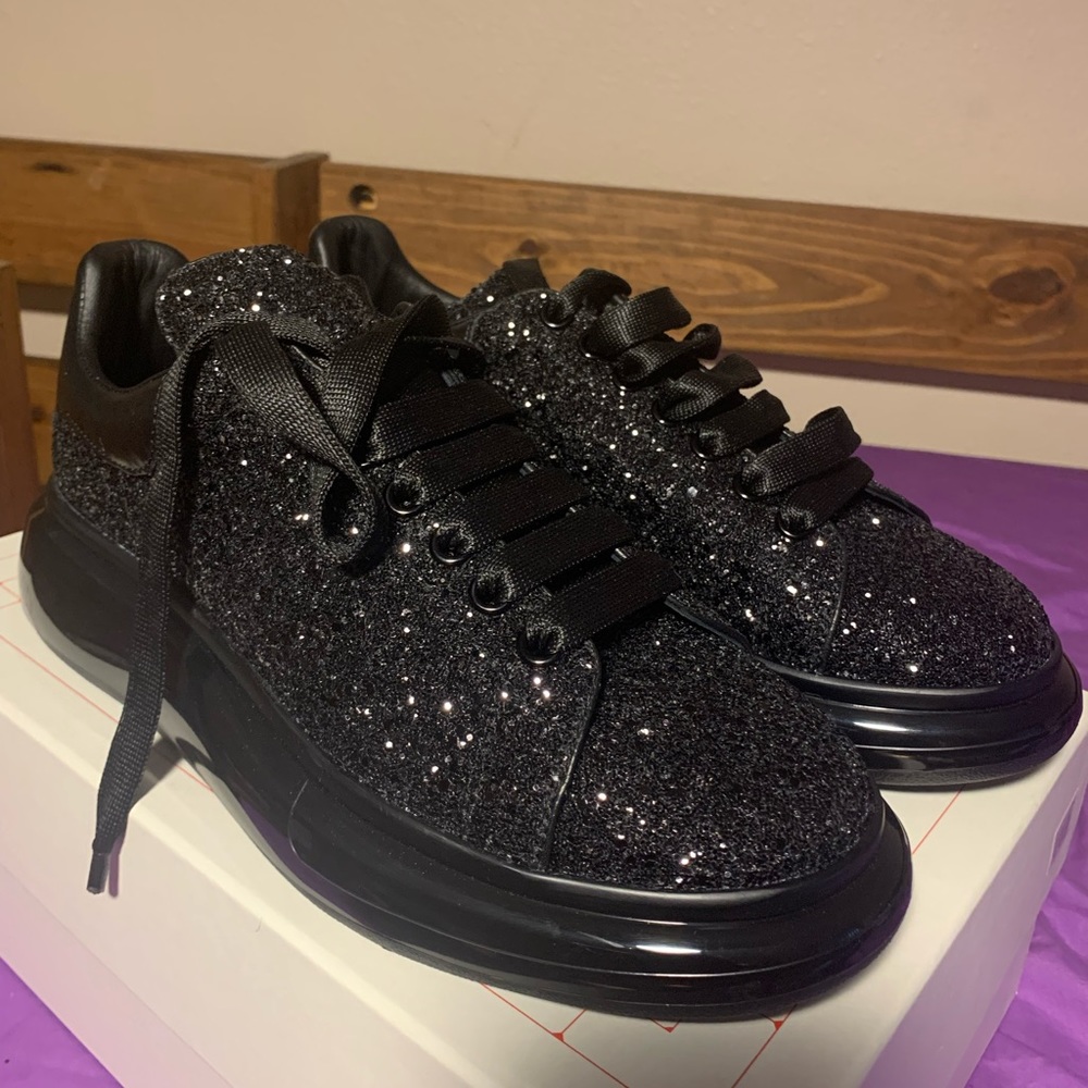 Alexander McQueen side 43 1/2 (size 9) Brand New, never worn All Black